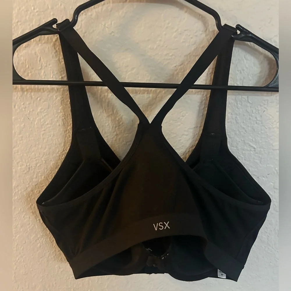 Victoria's Secret VSX Knockout Front Close Underwire Sports Bra - Picture 2 of 3